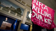 Amerian protestuje proti vystoupení výkonného editele NRA Waynea La Pierra ve