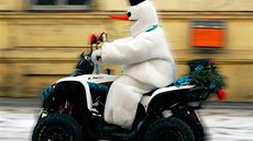 Sněhulák na čtyřkolce Sněhulák na čtyřkolce