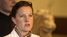 Šefka LIDEM Karolina Peake oznamuje, že straničtí ministři odejdou z vlády (20. Šefka LIDEM Karolina Peake oznamuje, že straničtí ministři odejdou z vlády (20.