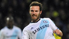 KRÁSNÁ RÁNA. Záloník Juan Mata z Chelsea se raduje z gólu, který práv