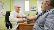 Pacienti, které trápí chřipka či nachlazení, plní i čekárnu praktického lékaře... Pacienti, které trápí chřipka či nachlazení, plní i čekárnu praktického lékaře...