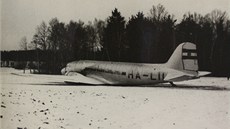 Letadlo HA-LII po nouzovém pistání. 