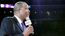 Jamaal Wilkes dkuje za to, e se jeho dres ocitl pod stropem haly Los Angeles