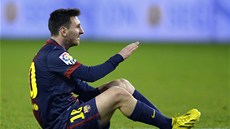 HVZDA NA ZEMI. Lionel Messi z Barcelony bhem zápasu na Valladolidu.