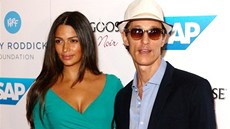 Matthew McConaughey a jeho thotná manelka Camila (21. záí 2012) 
