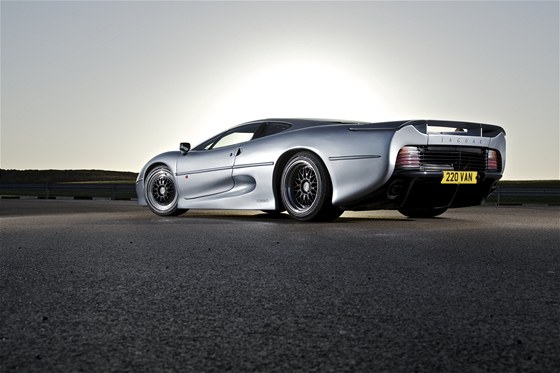 Jaguar XJ 220