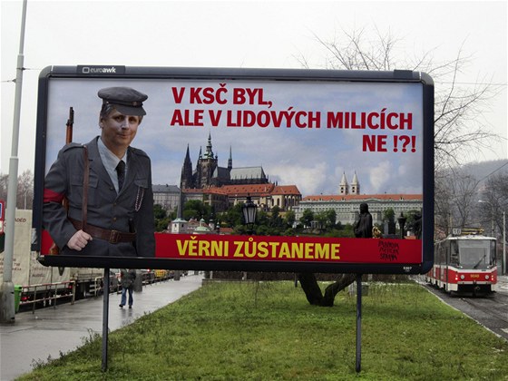 Billboard neparlamentní Balbínovy poetické strany, na nich je prezidentský