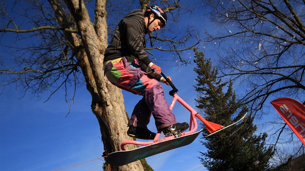 Zvod snowboardist a lya Horsefeathers Iron Jam 2012 v elezn Rud.