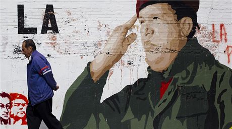 Pohled na ze v Caracasu, kde je zobrazen veneuzelský prezident Hugo Chávez
