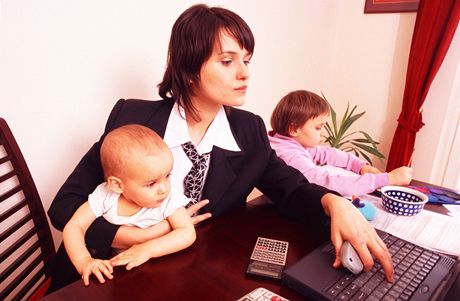 Matky malých dtí mají ty nejlepí pracovní pedpoklady: organizaní schopnosti, efektivní time management a pohotovost pi eení problém (ilustraní snímek).