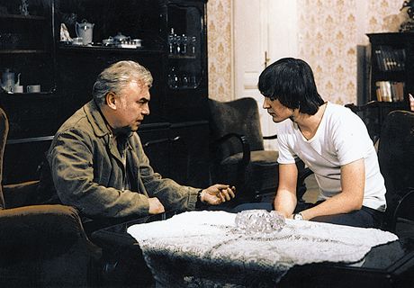 V seriálu Dobrá Voda úinkovali vynikající herci, mezi nimi i Petr Haniinec a Vladimír Dlouhý.