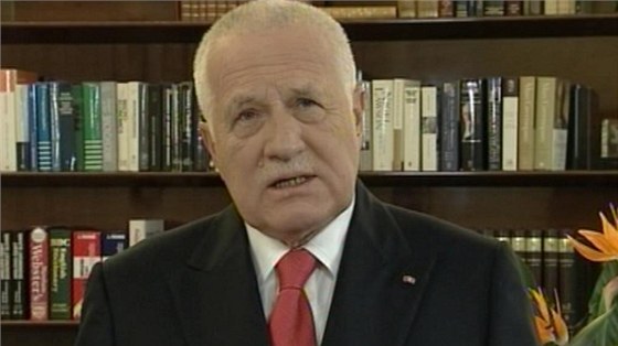 Václav Klaus vyhlásil ve svém novoroním projevu dílí amnestii. Od té doby na jeho hlavu míí ím dál víc kritiky.