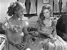 Iva Janurová a Jiina Jirásková v televizním seriálu Satky z rozumu (1968)
