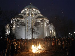 Vánoní svátky v Srbsku. Symbolem Vánoc je v Srbsku dubová vtev, kterou je...