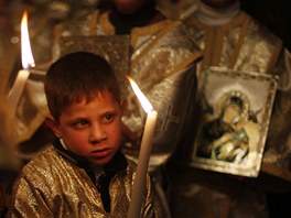 Malý palestinský chlapec a zárove len ecké pravoslavné církve bhem me v...