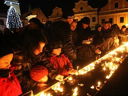 V Pelhimov kadoron o adventu vypoutjí dti lodiky ze skoápek oech.