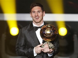 Argentinsk tonk Lionel Messi vyhrl Zlat m. Jako prvnmu v historii se