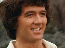 Patrick Duffy jako Bobby Ewing v dob, kdy jeho hlavu zdobily husté vlasy. 