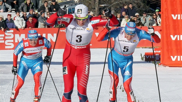 PRVNÍ. Petter Northug (v erveném) vyhrál v Toblachu nejdelí etapu Tour de Ski