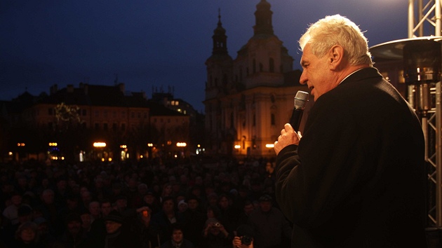 Milo Zeman na pedvolebním koncert na Staromstském námstí v Praze (9. ledna