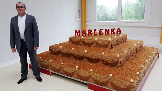 Gevorg Avetisyan, majitel firmy Miko vyrbjc medovnk Marlenka, v novm provozu ve Frdku-Mstku (15. kvtna 2009)