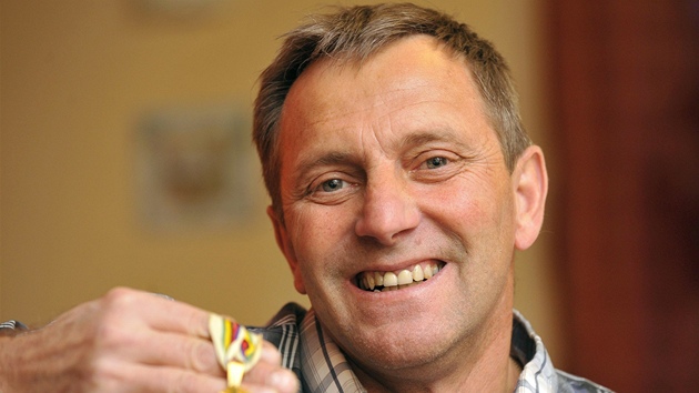 Jií Parma s medailí z mistrovství svta v Oberstdorfu