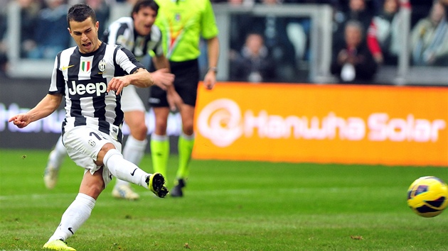 JEDIN GL. Sebastian Giovinco stl jedin gl Juventusu v nepodaenm duelu se Sampdorii Janov. 