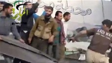 Následky leteckého úderu na erpací stanici na pedmstí Damaku (2. ledna 2013)