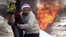 Následky leteckého úderu na erpací stanici na pedmstí Damaku (2. ledna 2013)