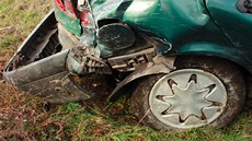 Na Vykovsku havarovalo na Nový rok auto, po nehod skonilo v kolejiti.