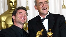 Ethan Van der Ryn a Michael Hopkins s Oscary za film Pán prstenů: Dvě věže (75. Ethan Van der Ryn a Michael Hopkins s Oscary za film Pán prstenů: Dvě věže (75.