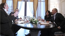 Gérard Depardieu a Vladimir Putin pi setkání v lednu 2013