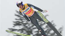 Rakouský skokan na lyích Gregor Schlierenzauer pi tetím závodu Turné ty