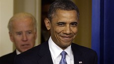 Prezident Barack Obama se usmívá v Bílém domě před prohlášením ke schválení Prezident Barack Obama se usmívá v Bílém domě před prohlášením ke schválení