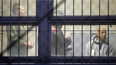 Propouštění si ve věznici v Kynšperku nad Ohří přebírají osobní věci a Propouštění si ve věznici v Kynšperku nad Ohří přebírají osobní věci a