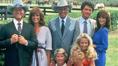 Sloení pvodního Dallasu: zleva Larry Hagman, Linda Grayová, Jim Davis,...