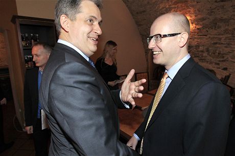 Ministr pro lidská práva Jií Dienstbier a premiér Bohuslav Sobotka