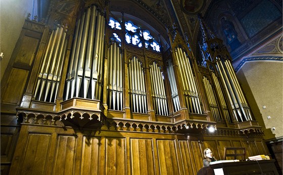 Varhany v kostele svaté Ludmily v Praze na námstí Míru.