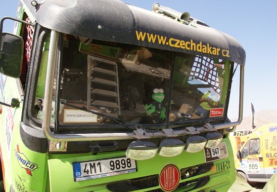 Kamion Martina Kolomého s sebou na Dakaru veze i talisman: zelenou zubatou ábu.
