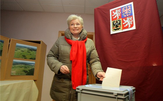 Kandidátka na prezidentku Zuzana Roithová volila na obecním úadu ve Dvorech