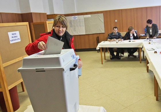 Dagmar Skokanová pila do volební místnosti v Novém Veselí na poslední chvíli.