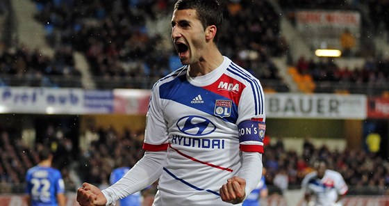 GÓLOVÝ RYK. Maxime Gonalons, fotbalista Lyonu, slaví svj zásah do sít Troyes. 