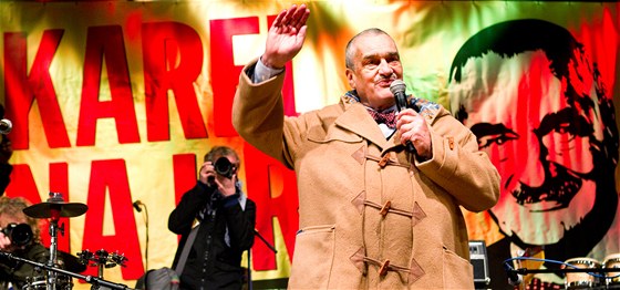 Karel Schwarzenberg pesvdil volie v hlavním mst. Miloe Zemana tam porazil o více ne polovinu hlas.