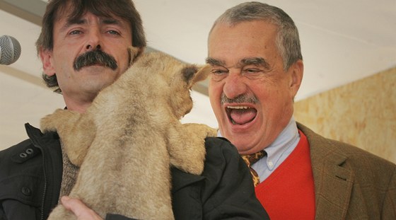 V roce 2009 Karel Schwarzenberg poktil bílého lva, který se narodil v Parku