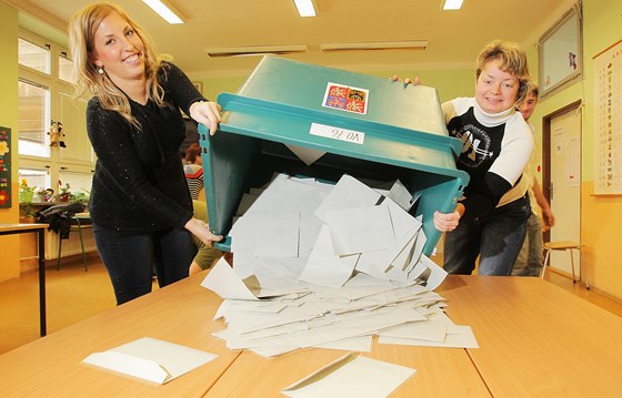 Strany u dávají dohromady kandidátky pro pedasné volby do Snmovny. Ty se budou pravdpodobn konat u v íjnu. (Ilustraní snímek)