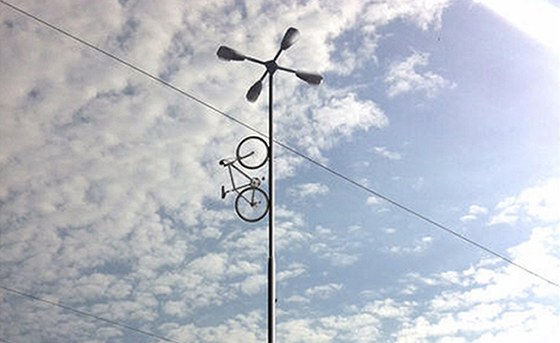 Pomník vnovaný propagátorovi mstské cyklistiky Janu Bouchalovi
