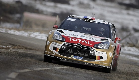 Sébastien Loeb a jeho citroen na trati Rallye Monte Carlo.