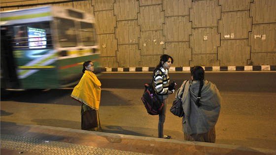 Na této zastávce Indka 16. prosince nastoupila do autobusu, ve kterém byla...