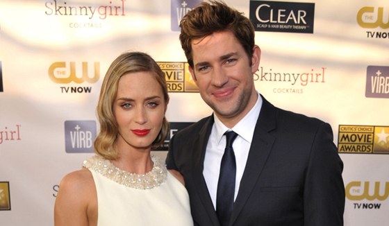 Emily Bluntová a John Krasinski (10. ledna 2013)