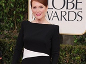 Julianne Moore si oblkla ernobl aty od Toma Forda s holmi zdy.